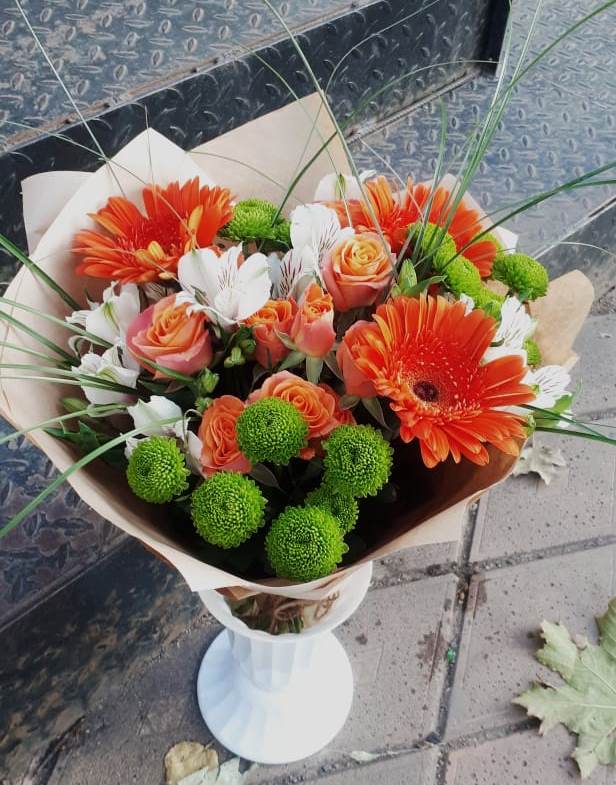Букет цветов из: Герберы, Хризантемы, Альстромерии и Розы в Короче