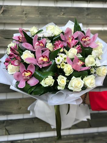 Букет цветов из: Розы и Хризантемы в Короче