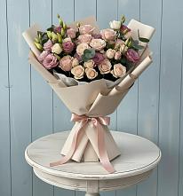 Букет цветов из:  Розы и Лизиантусы в Короче