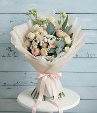 Букет цветов из:  Розы и Лизиантусы в Короче