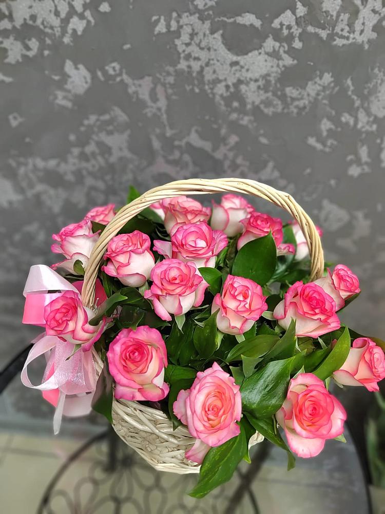 Цветочная композиция из Розы в корзине в Короче