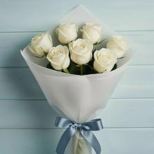Букет 7 Белых роз Эдлесс Лав в Короче