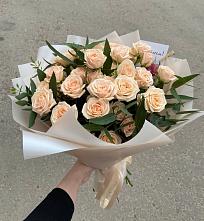 Букет Кремовые розы Латте в Короче