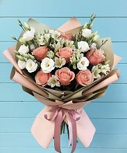 Букет цветов из:  Розы, Альстромерии и Лизиантусы в Короче