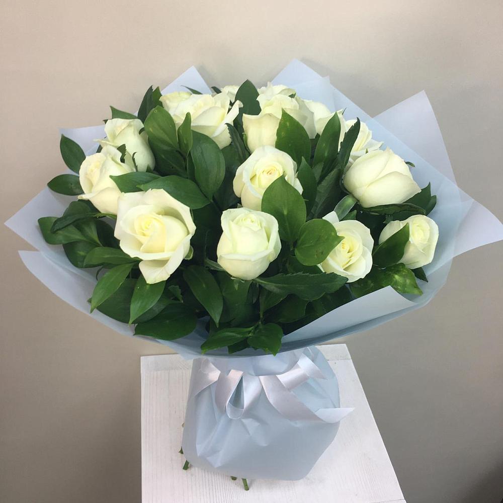 Букет 15 Белых роз Проуд в Короче
