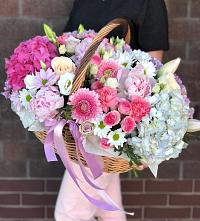 Композиция солнечный день в Короче Цветочная композиция из Розы, Хризантемы, Пионы и Лизиантусы в корзине в Короче