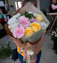 Букет цветов из:  Герберы, Розы и Хризантемы в Короче