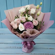 Букет цветов из:  Розы и Лизиантусы в Короче