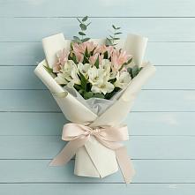 Букет цветов из:  Альстромерии в Короче