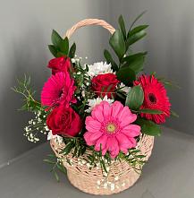 Цветочная композиция из Розы, Хризантемы и Герберы в корзине #REPLACE_PRED# Короче