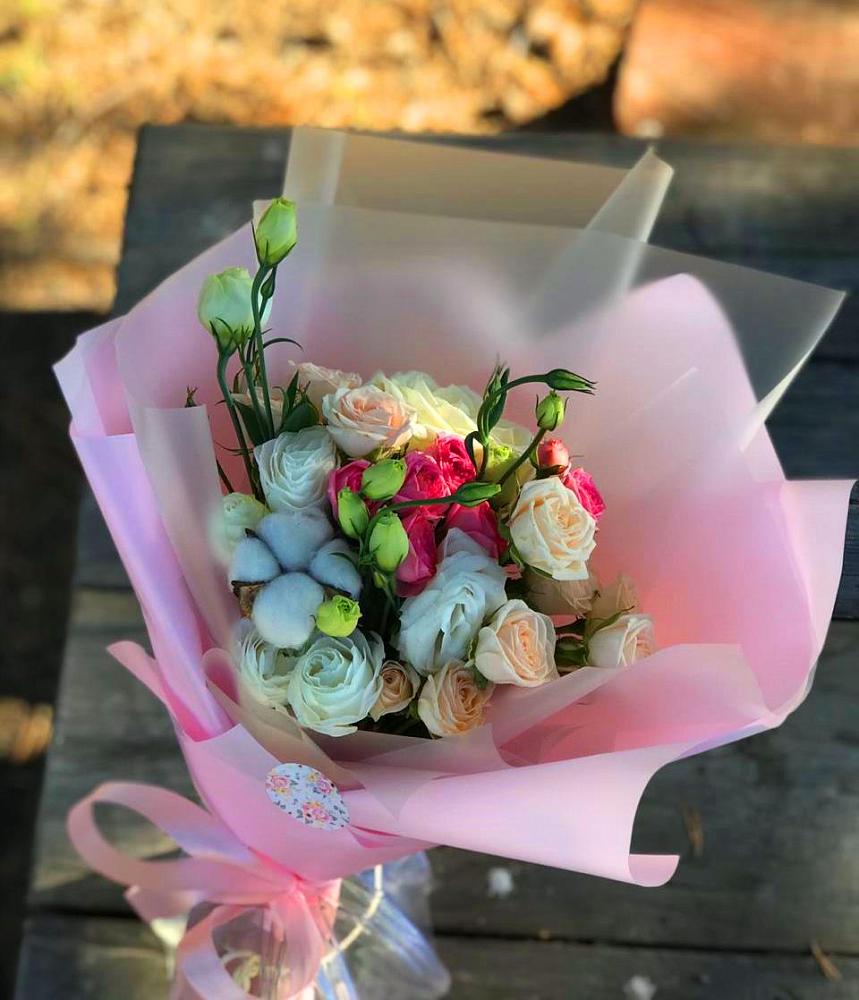 Букет цветов из: Розы и Лизиантусы в Короче