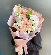 Букет цветов из:  Хризантемы и Розы в Короче