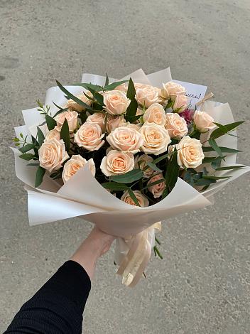 Букет Кремовые розы Латте в Короче