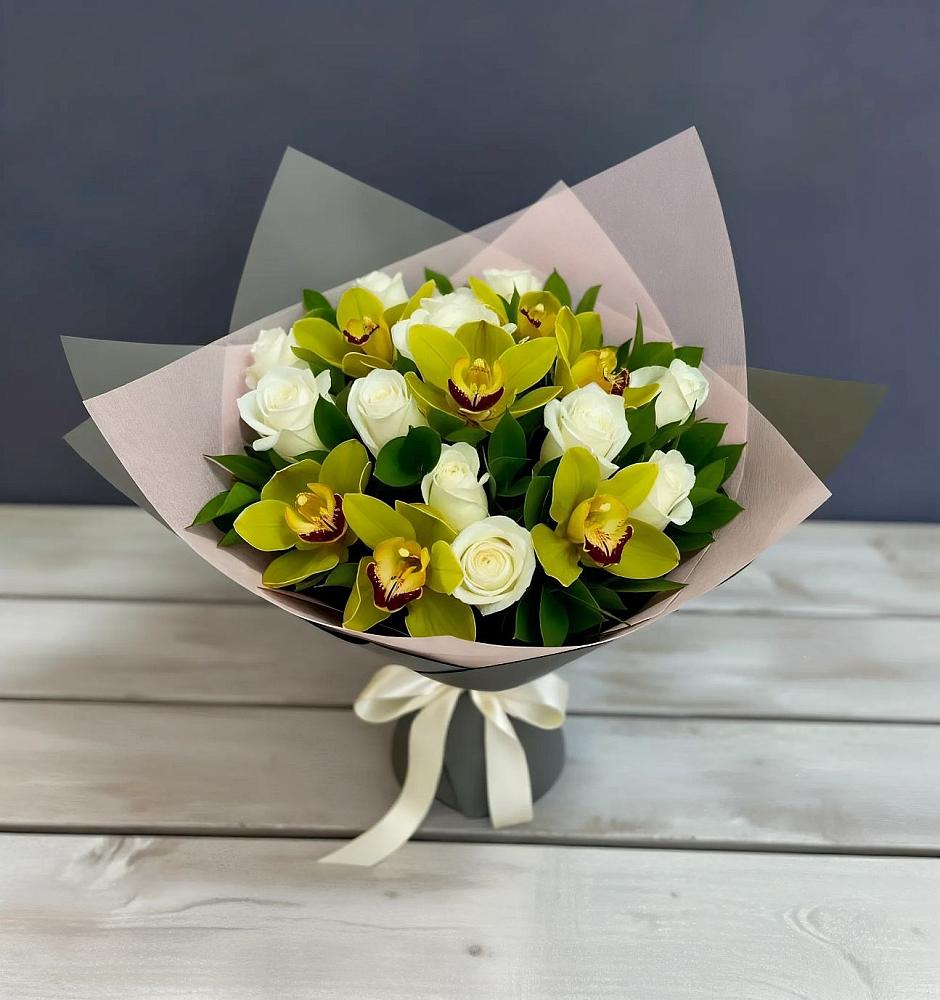 Букет цветов из: Орхидеи и Розы в Короче