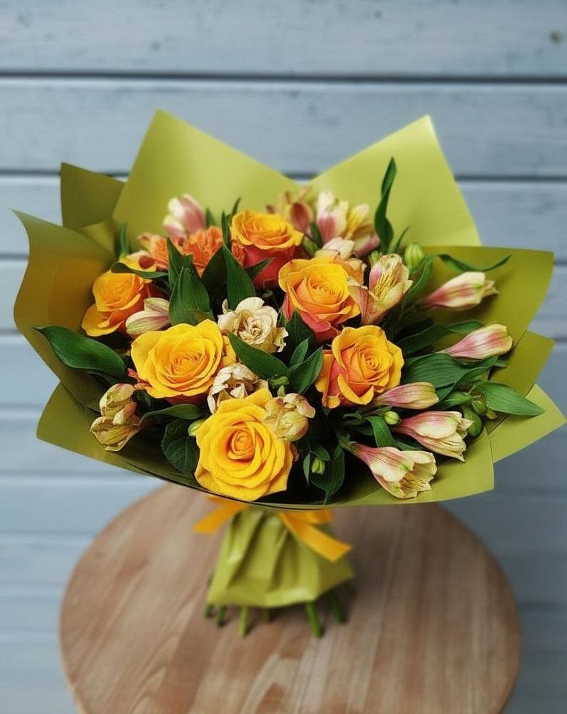 Букет цветов из: Альстромерии и Розы в Короче