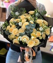 Букет цветов из:  Розы и Лизиантусы в Короче