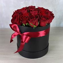 Цветочная композиция из Розы в шляпной коробке в Короче