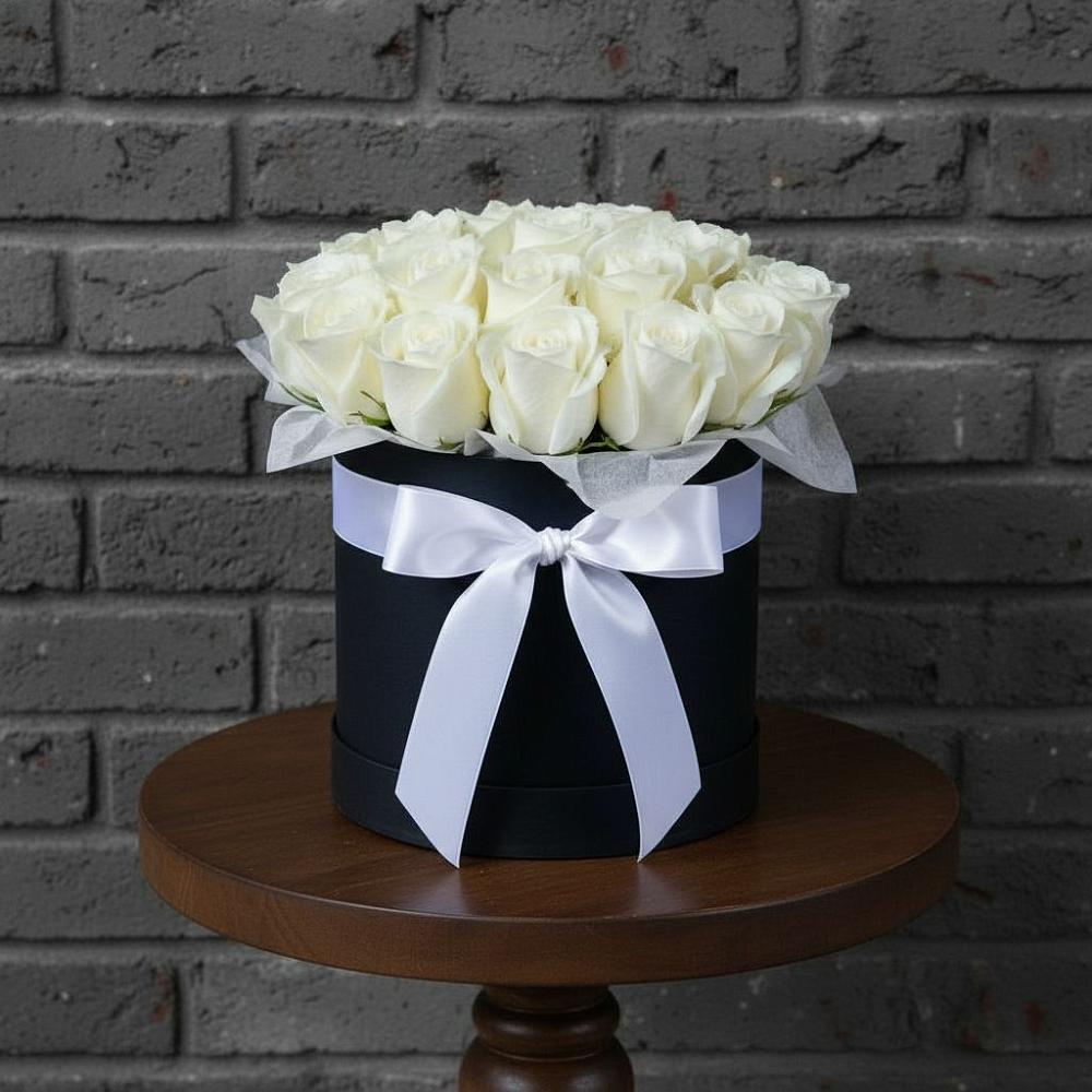 Цветочная композиция из Розы в шляпной коробке в Короче