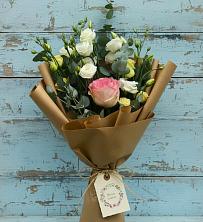 Букет цветов из:  Розы и Лизиантусы в Короче