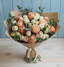Букет цветов из:  Альстромерии и Розы в Короче