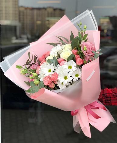 Букет цветов из: Розы, Лизиантусы и Хризантемы в Короче