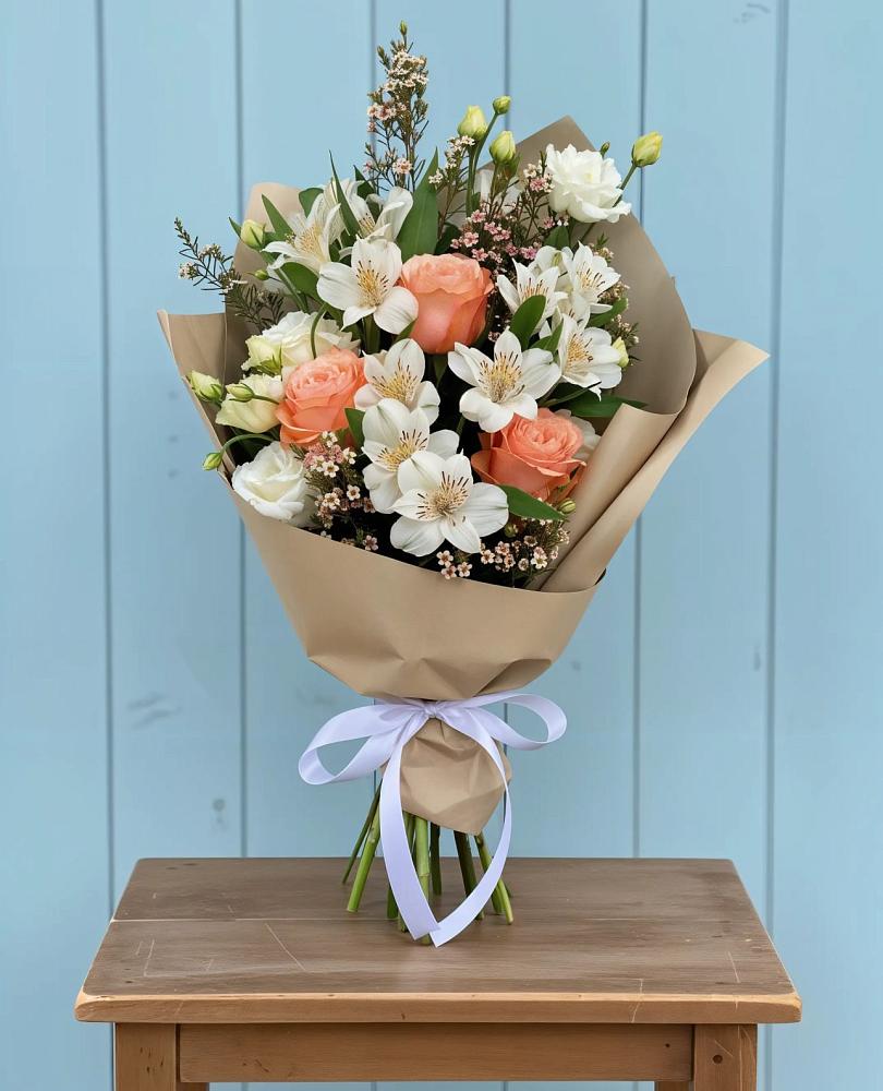 Букет цветов из: Альстромерии, Лизиантусы, Розы и Хризантемы в Короче