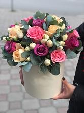 Цветочная композиция из Розы в шляпной коробке в Короче