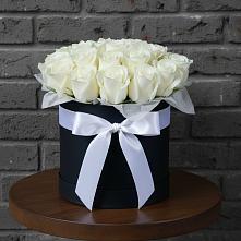 Цветочная композиция из Розы в шляпной коробке в Короче