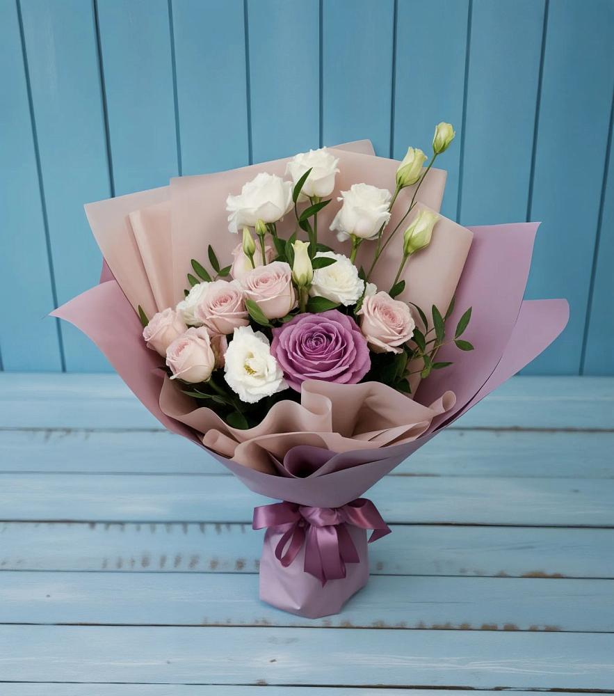 Букет цветов из: Розы и Лизиантусы в Короче